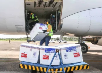 Mais vacinas: 9 mil doses da Pfizer e 5 mil da Coronavac chegam hoje em Rio Branco