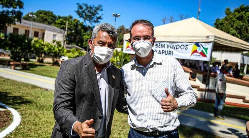 Léo de Brito e Bira Vasconcelos entregam praça Getúlio Vargas revitalizada