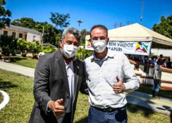 Léo de Brito e Bira Vasconcelos entregam praça Getúlio Vargas revitalizada