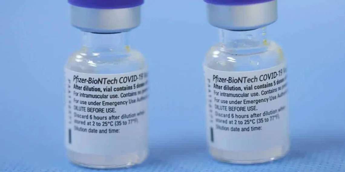 Intervalo maior de doses da vacina Pfizer aumenta níveis de anticorpos