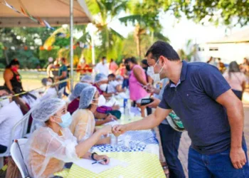“Eu vibro com cada dose aplicada”, disse Roberto Duarte no Arraial da Vacinação