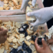 Tabletes de droga estavam escondidos dentro de pedaços de pães torrados. (Foto: Iapen)