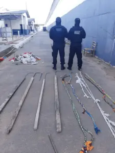 Policiais apreendem cordas e ganchos que seriam utilizadas para fuga em presídio