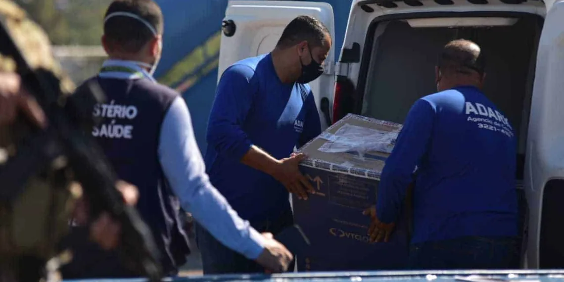 Lote de vacinas Pfizer chega a Rio Branco e deve ser usado para aplicação de segundas doses