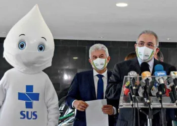 Ministro sinaliza que Saúde vai liberar vacina para faixa de 12 a 17 anos