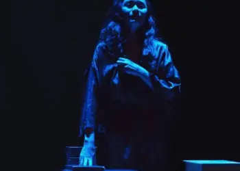 Peça teatral "Depois de Dora" traz reflexões sobre a vida e a morte com humor, drama e críticas