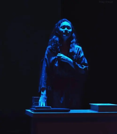 Peça teatral "Depois de Dora" traz reflexões sobre a vida e a morte com humor, drama e críticas