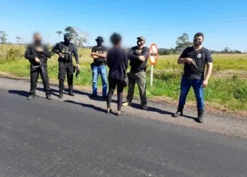Polícia Civil intercepta táxi e apreende quase 5kg de crack com adolescente na BR-317