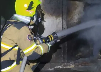 Bombeiros combatem princípio de incêndio no bairro Tucumã