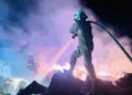 Bombeiros atuam durante 17 horas para combater incêndios em madeireiras