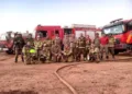Bombeiros atuam durante 17 horas para combater incêndios em madeireiras
