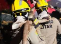 Bombeiros atuam durante 17 horas para combater incêndios em madeireiras