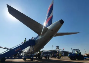 chegada, vacinas, coronavirus, avião, aeroporto