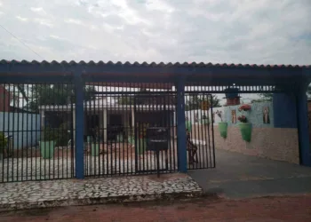 Residência onde morava a vítima, de 58 anos, no oteamento Praia do Amapá. (Foto: Polícia Civil)