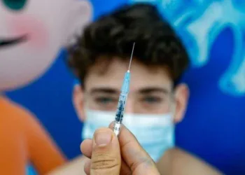 Adolescentes de 12 a 17 anos serão incluídos no plano de vacinação contra Covid-19