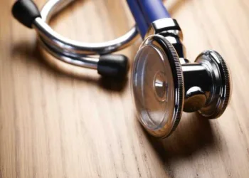 CRM aciona justiça contra lei que autoriza contratação de médicos sem Revalida no Acre