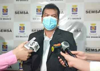 "Nós já temos vacinas para iniciar", diz Frank Lima sobre imunização de adolescentes