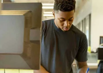 estudante, jovem, negro, estágio