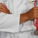 Médicos do Acre entram em greve e suspendem plantões extras a partir do dia 31, diz sindicato