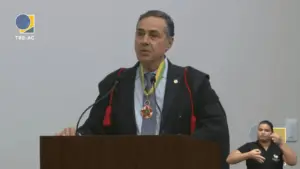 No Acre, ministro do STF critica retorno do voto impresso