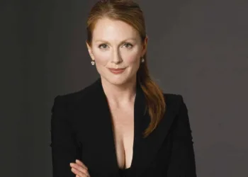 Julianne Moore define o termo 'envelhecer com elegância' como 'totalmente sexista'