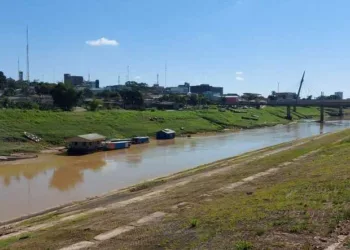 Nível do Rio Acre é o menor dos últimos 5 anos e pode afetar abastecimento, diz Defesa Civil