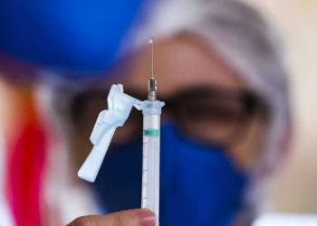 O Distrito Federal começou a vacinar pessoas com 49 anos a partir de hoje. A vacinação contra a Covid-19 começou no dia 19 de janeiro e o DF já  recebeu 1.455.070 doses de imunizantes.