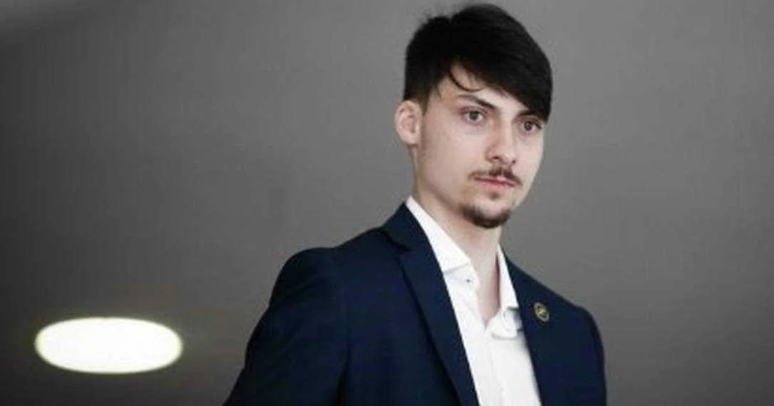 Renan, filho 04 de Bolsonaro, sobre ir pro ‘BBB22’: ‘Se a Globo existir até lá’