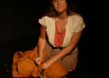 Idealizado e protagonizado pela atriz Catarina Cândida, 'Tonha' retrata a vida do seringueiro, que sai de sua terra natal no Nordeste brasileiro, em direção a tão sonhada e misteriosa Amazônia (Foto: Divulgação)