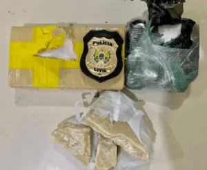 Após denúncia, mototaxista é preso com dois quilos de cocaína