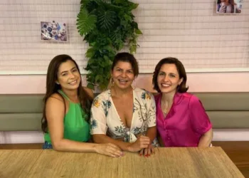 Happy Hour dos mais animados entre amigas, com direito a bate papo e muita alegria