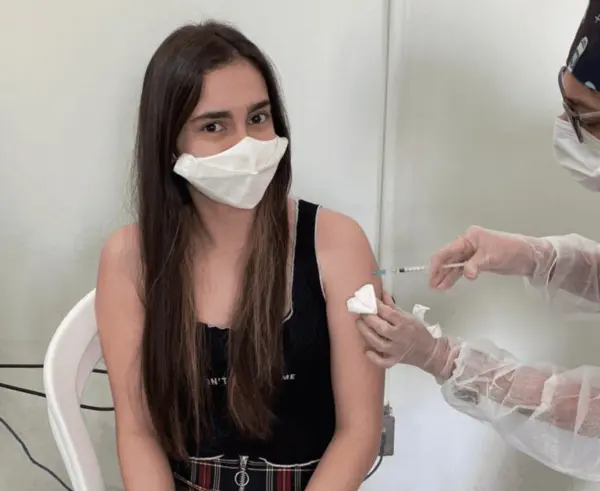 Acre manterá vacinação de adolescentes, mesmo após suspensão orientada pelo MS