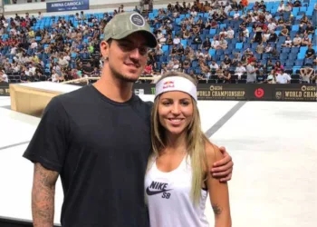 Após treta com Kevin Hoefler, Leticia Bufoni tira sarro de piada de casal com Medina e Yasmin, que rebatem