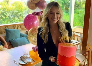 A acreana Sonia Portela recebendo o novo ciclo em evento familiar realizado na chácara da família em Cruzeiro do Sul