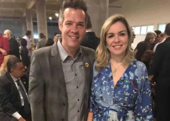Mirla Miranda parabeniza o marido Hebert Costa, que comemorou anos no último dia 9
