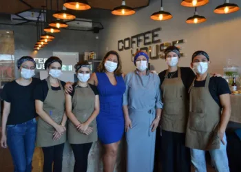 Eveline Alencar e a chef de cozinha Márcia Papayannaros receberam alguns convidados para celebrar os dois anos do Coffee House
