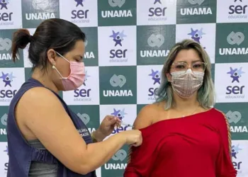 Qualquer pessoa a partir dos 15 anos já pode tomar a sua primeira dose da vacina (Foto: assessoria Via Verde Shopping)