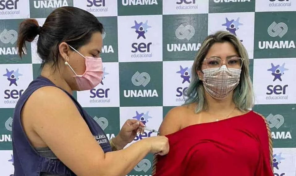 Qualquer pessoa a partir dos 15 anos já pode tomar a sua primeira dose da vacina (Foto: assessoria Via Verde Shopping)