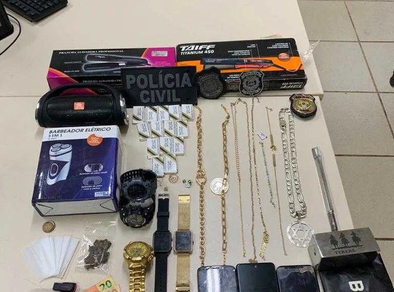 Polícia prende condenado a 17 anos de prisão por matar mulher e apreende produtos de crime