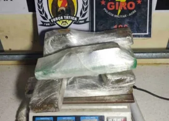 Após denúncia anônima, PM apreende mais de 6 quilos de drogas no Mocinha Magalhães