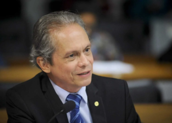 Comissão Mista da Medida Provisória (CMMPV) nº 720 de 2016, que regulamenta repasses da Lei Kandir aos estados, realiza reunião para apreciação de relatório. 

À bancada, deputado Angelim (PT-AC). 

Foto: Pedro França/Agência Senado