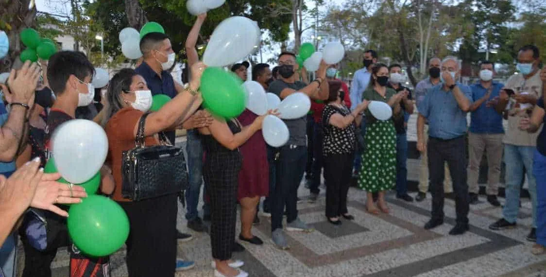 Alvo de denúncia para processo de impeachment, Bocalom recebe apoio de populares