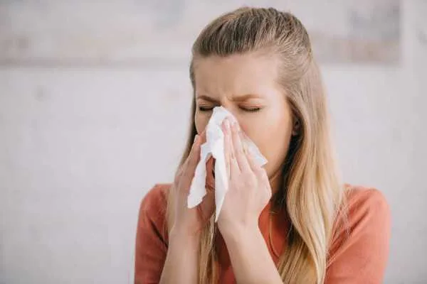 Pessoas vacinadas que contraem Covid-19 reportam estes quatro sintomas