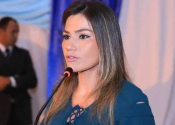 Jéssica Sales mantém suspense sobre candidatura à Prefeitura de Cruzeiro do Sul