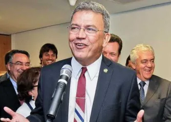Petecão nega federação do PSD com outros partidos e admite que está 'falando muito' com PSB