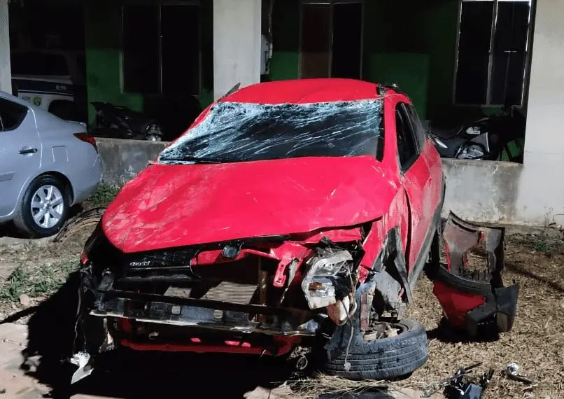 Grupo assalta casa, rouba carro e capota o veículo durante a fuga 1 Carro roubado plácido de castro PM