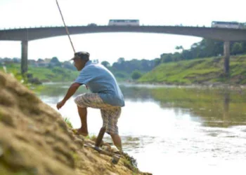 Em alerta máximo, Defesa Civil já distribui água potável para cerca de 12 mil pessoas, em Rio Branco