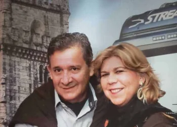 Os amigos Eró e Socorro Chaves comemorando 47 anos de casados