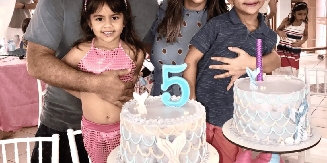Os papais corujas Leonardo e Aline reuniram amigos e familiares para comemorar os 5 aninhos da filha Betina 1 Os papais corujas Leonardo e Aline reuniram amigos e familiares para comemorar os 5 aninhos da filha Betina
