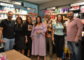 Rafael Figueiredo e a esposa Synara Mota receberam colunistas e digitais influencers para inaugurar mais uma loja O Boticário